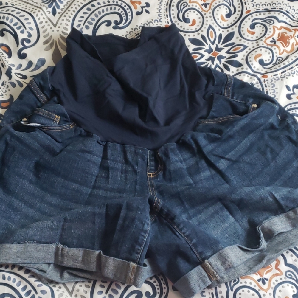 Maternity shorts